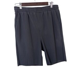 Maison Article Men's gray rib textured pull on Shorts size Medium